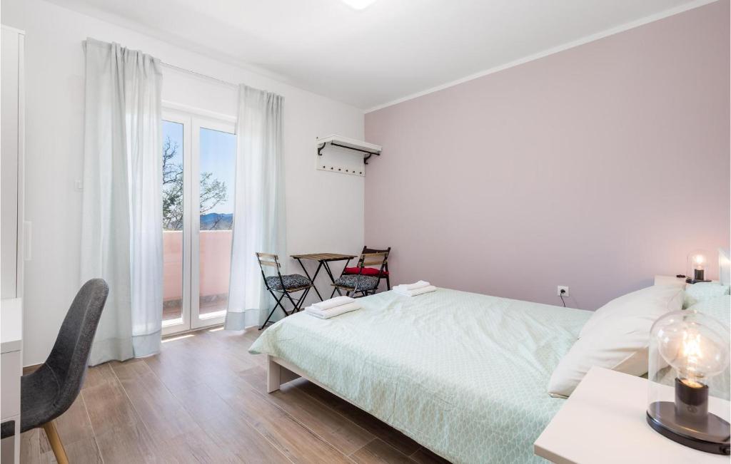 Posteľ alebo postele v izbe v ubytovaní 4 Bedroom Beautiful Home In Veprinac