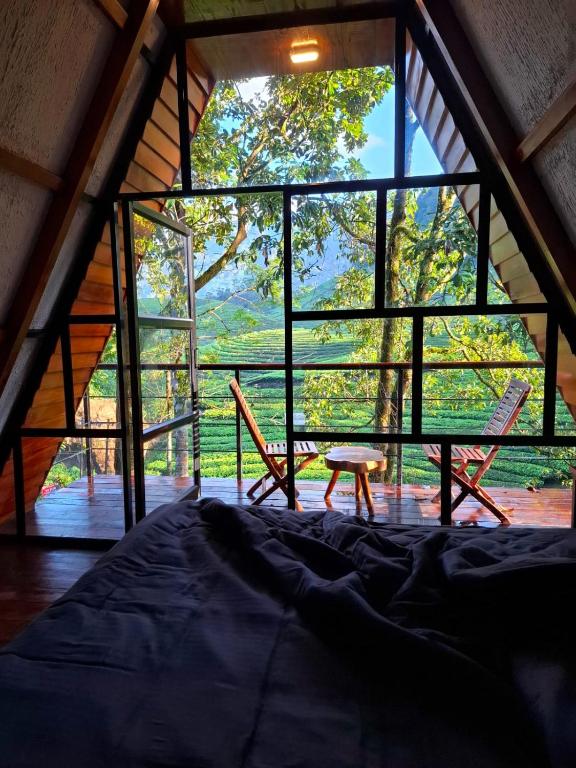 Postel nebo postele na pokoji v ubytování Forestscape Resort Munnar