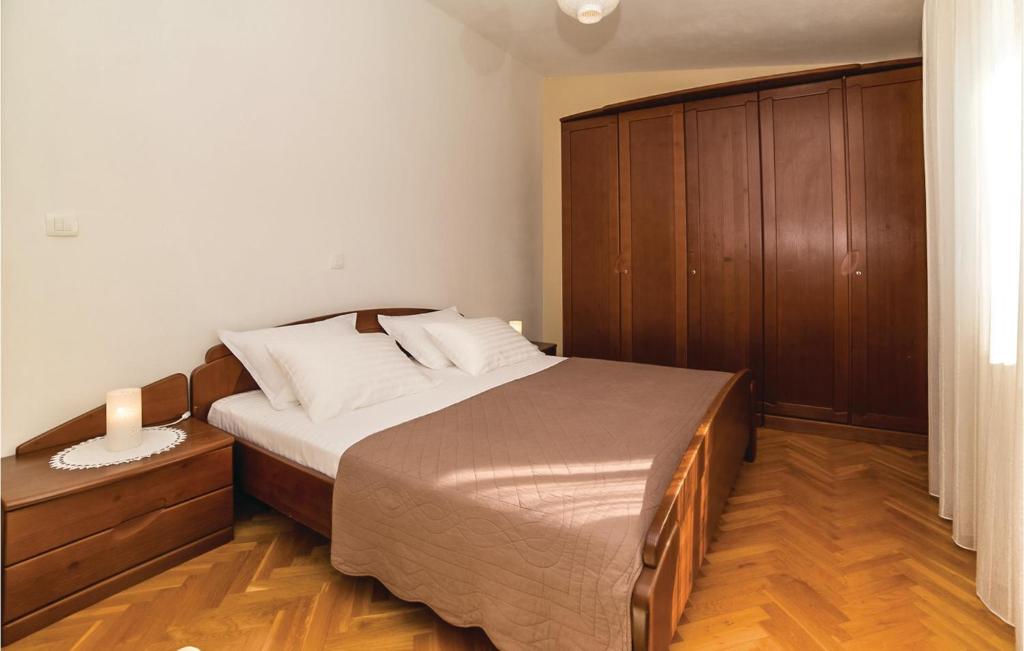 Posteľ alebo postele v izbe v ubytovaní Three-Bedroom Holiday Home In Kastel Sucurac