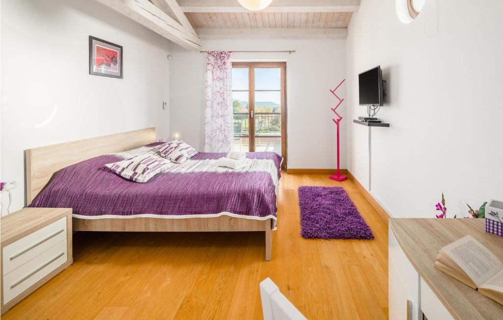 Łóżko lub łóżka w pokoju w obiekcie Pet Friendly Home In Barban With Sauna