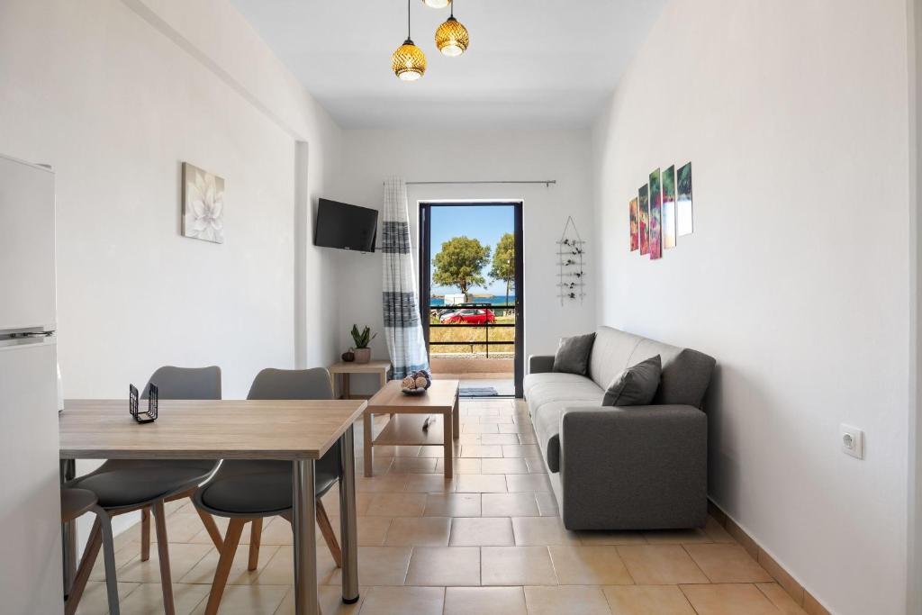 Sun Beach Apartment in Chania 3