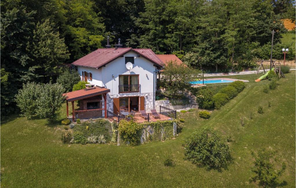 O grădină în afara Amazing Home In Svmartin Na Muri