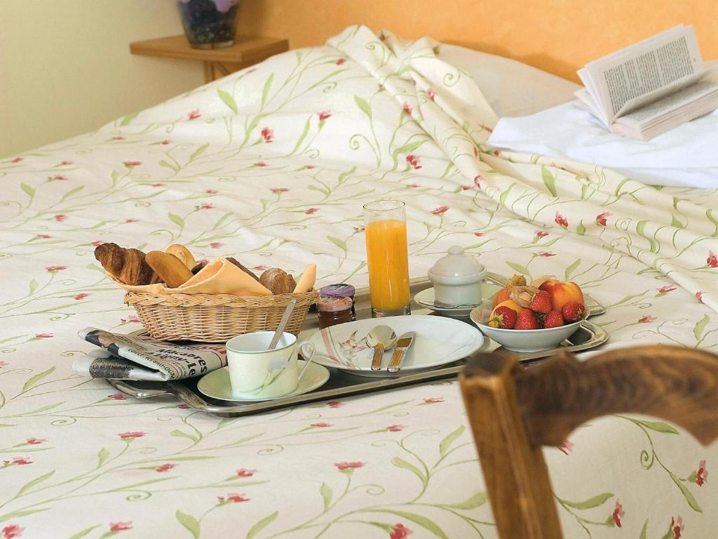Postel nebo postele na pokoji v ubytování Logis Hôtel le Clos du Vigneron