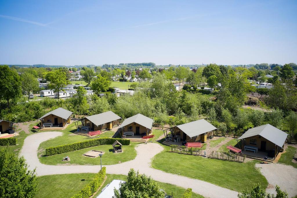an aerial view of a resort with cottages at Glamping Betuwestrand in Beesd