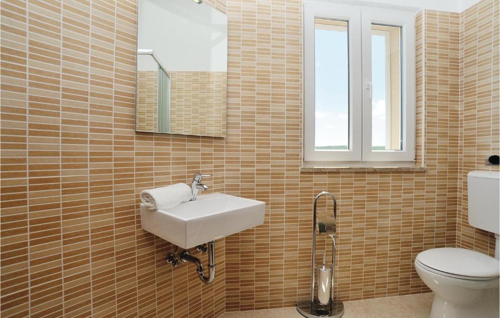 Kúpeľňa v ubytovaní Holiday Home Pridraga With Outdoor Swimming Pool 183