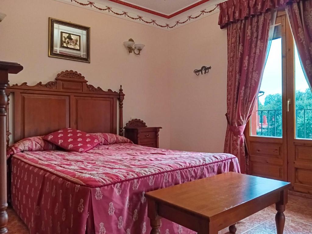 Postel nebo postele na pokoji v ubytování Hotel La Rueda 3000