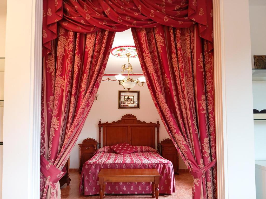 Postel nebo postele na pokoji v ubytování Hotel La Rueda 3000