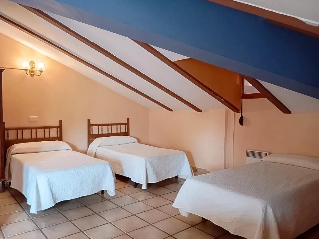 Postel nebo postele na pokoji v ubytování Hotel La Rueda 3000