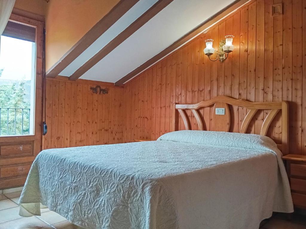 Postel nebo postele na pokoji v ubytování Hotel La Rueda 3000