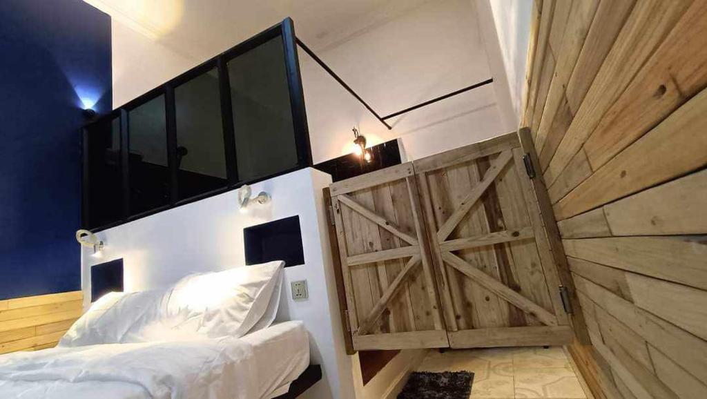 Postel nebo postele na pokoji v ubytování Little Susie Double Room