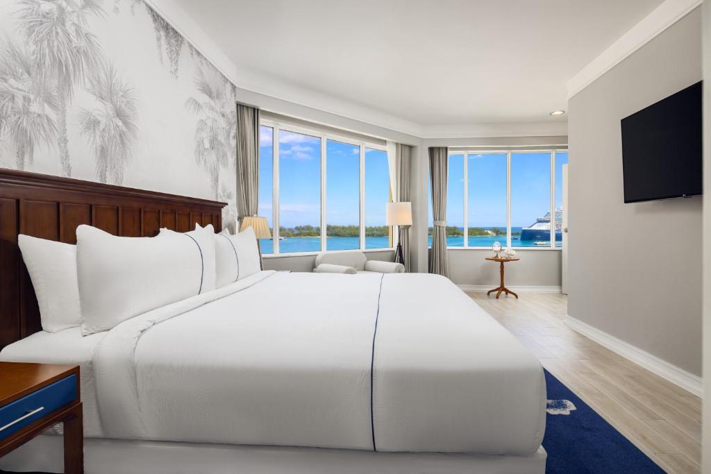 British Colonial Nassau - Deluxe King Suite