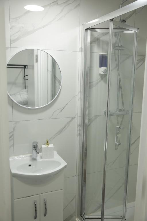 Koupelna v ubytování Private Ensuite 4 min drive to Luton Airport
