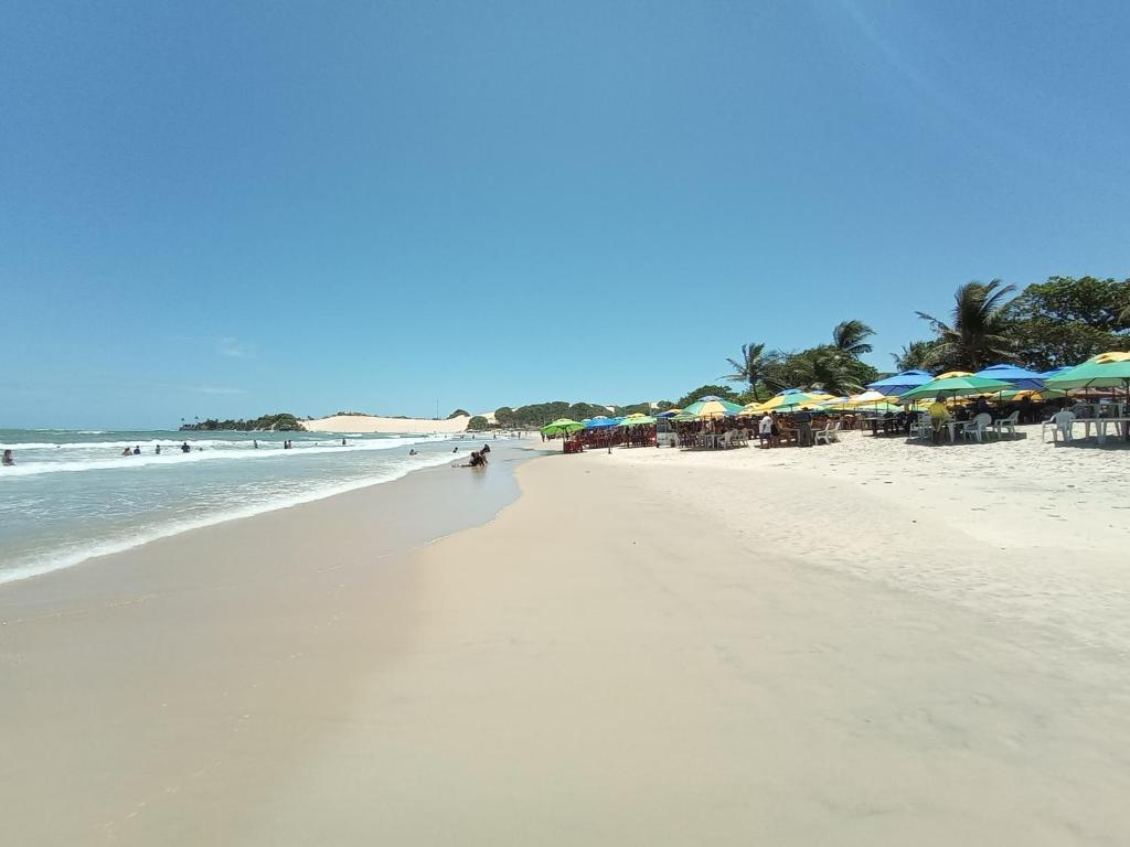 ExtremózにあるCasinha Sol e Marの海の景色を望むビーチ(パラソル、椅子付)