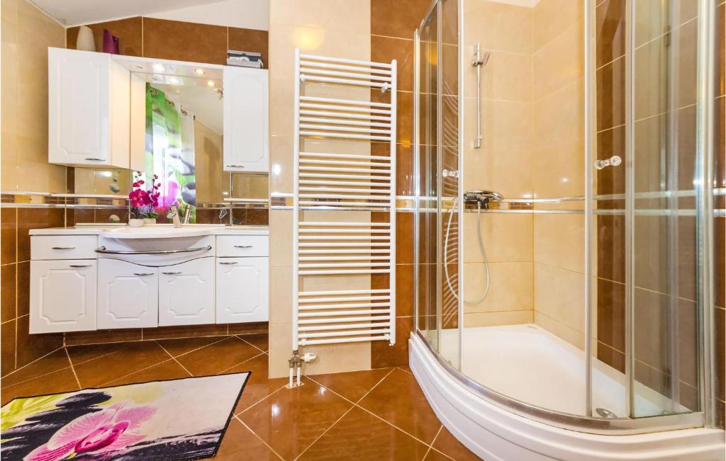 Kúpeľňa v ubytovaní Pet Friendly Home In Zaton