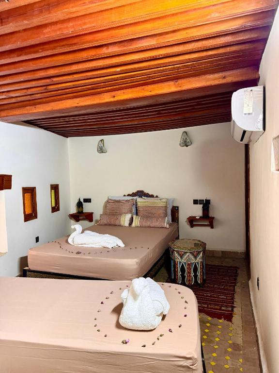 Postel nebo postele na pokoji v ubytování Riad Hamad Tijani