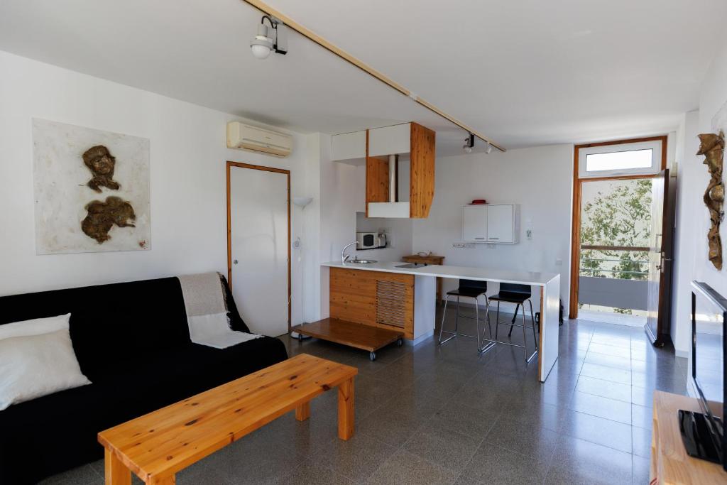 ArtbyPraXis - One-Bedroom Apartment - Upper Floor
