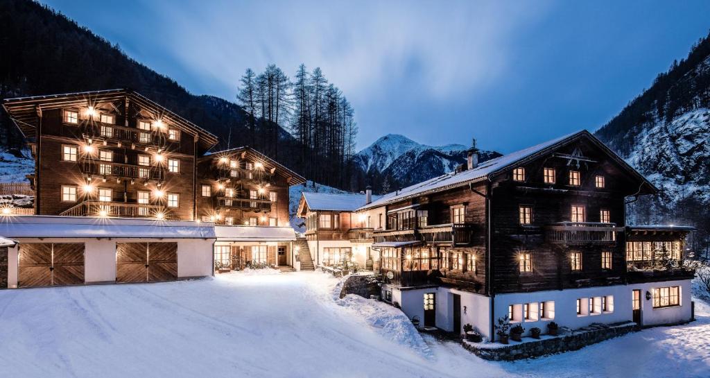 Nespecifikovaný výhled na hory nebo výhled na hory při pohledu z hotelu