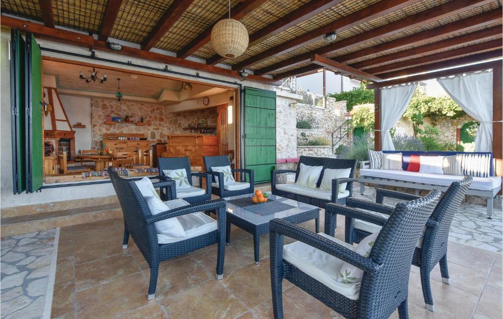 Posedenie v ubytovaní Stunning Home In Sevid With Kitchen