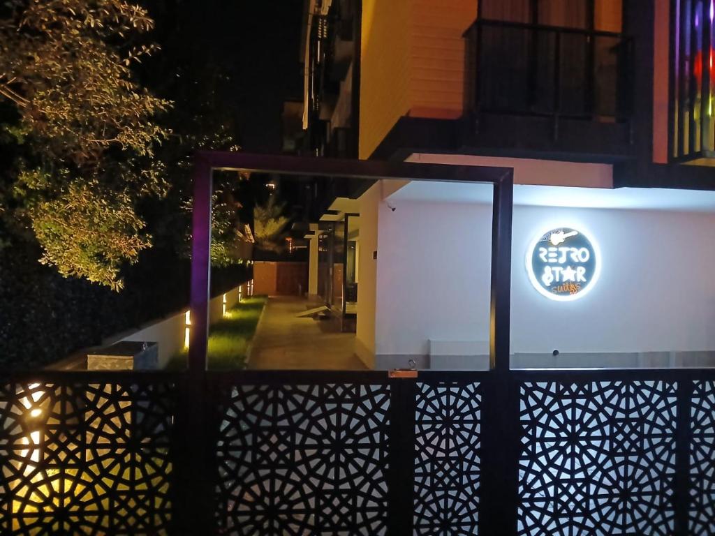 Budova, kde se aparthotel nachází