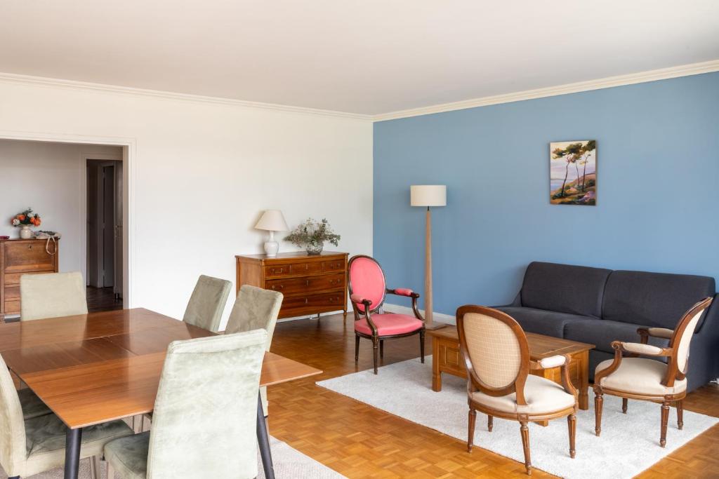 Photo de la galerie de l'établissement Familial apartment for 6 - Auteuil, à Paris