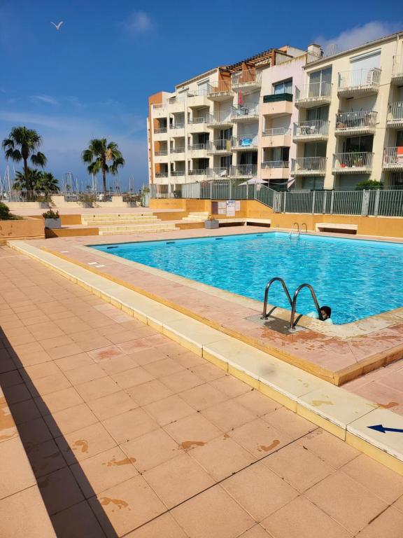 Πισίνα στο ή κοντά στο Appart familial tout confort sur le port du Cap
