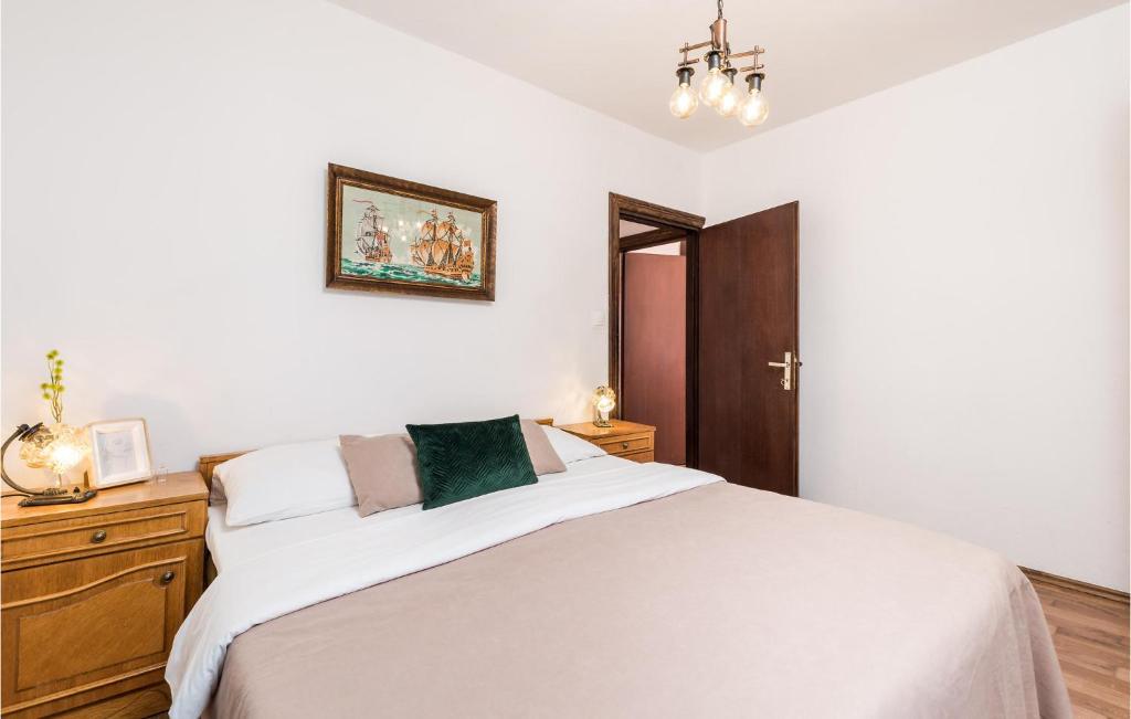Posteľ alebo postele v izbe v ubytovaní Stunning Apartment In Sveti Juraj