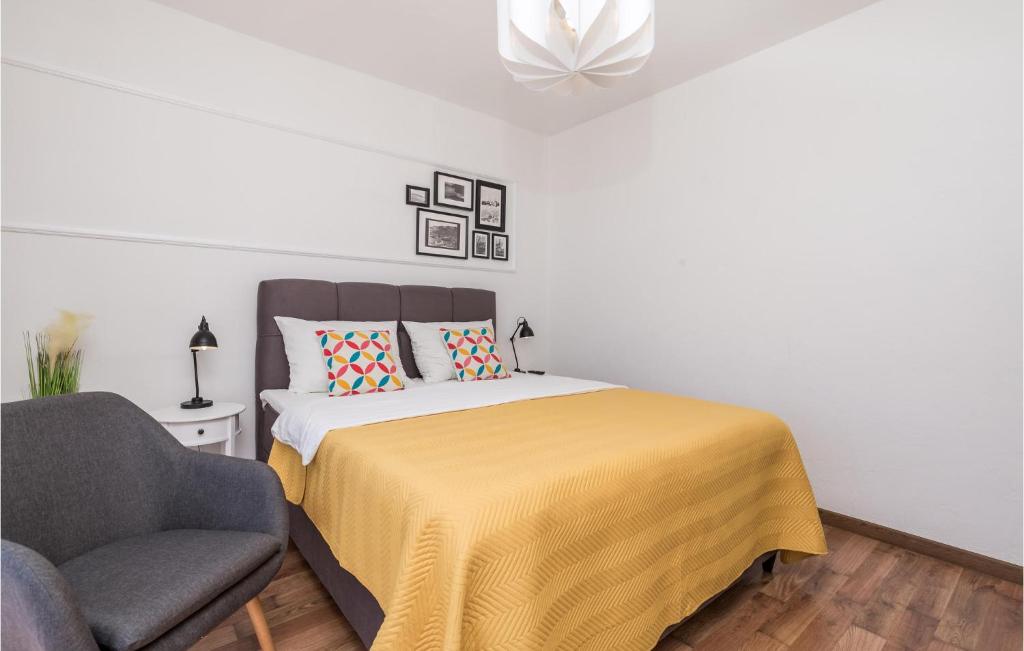 Posteľ alebo postele v izbe v ubytovaní Stunning Apartment In Sveti Juraj