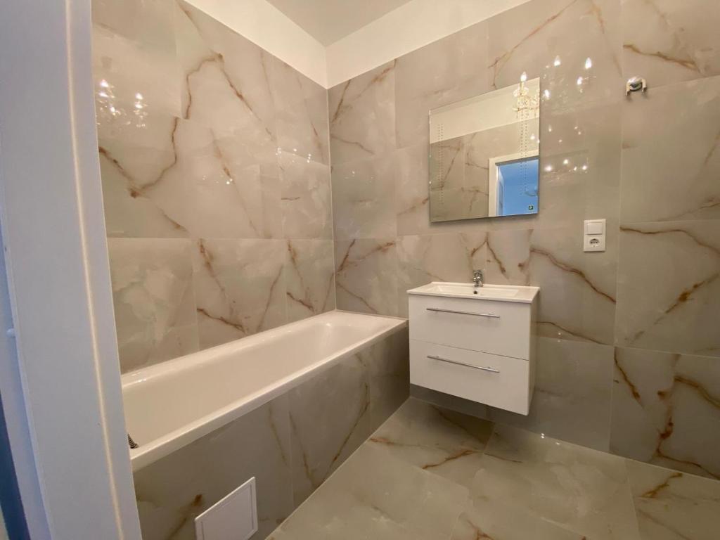 Vienna Luxury Dream Home - 15