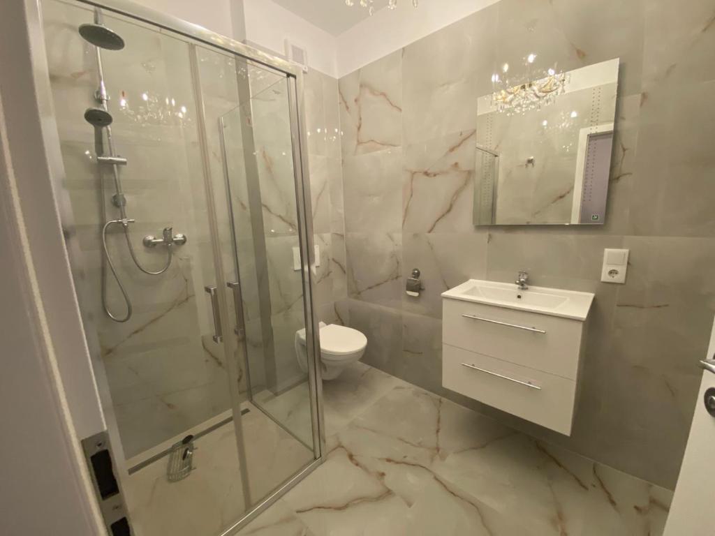 Vienna Luxury Dream Home - 16