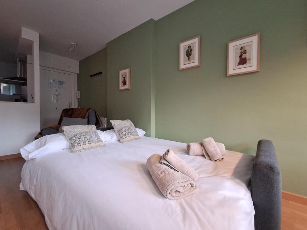 Postel nebo postele na pokoji v ubytování Apartamento en Soldeu a pie de pistas, wifi y parquin