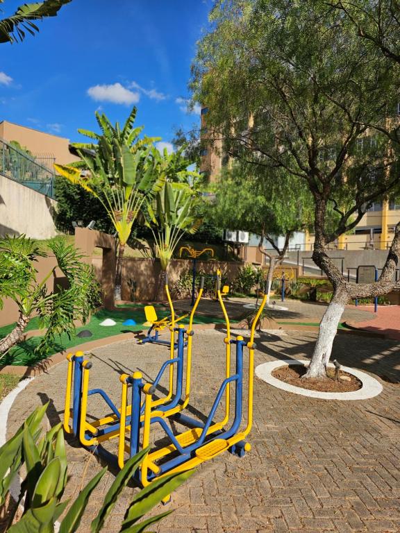 Um jardim no exterior de Hotel Zanon