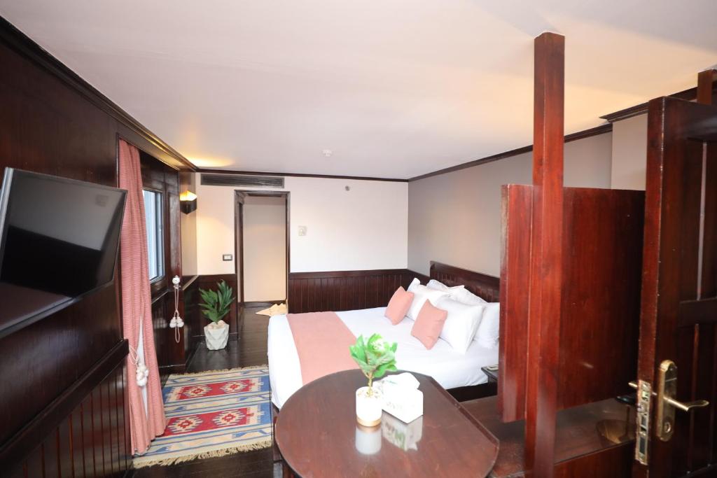 TV a/nebo společenská místnost v ubytování YOU Nile View Hotel
