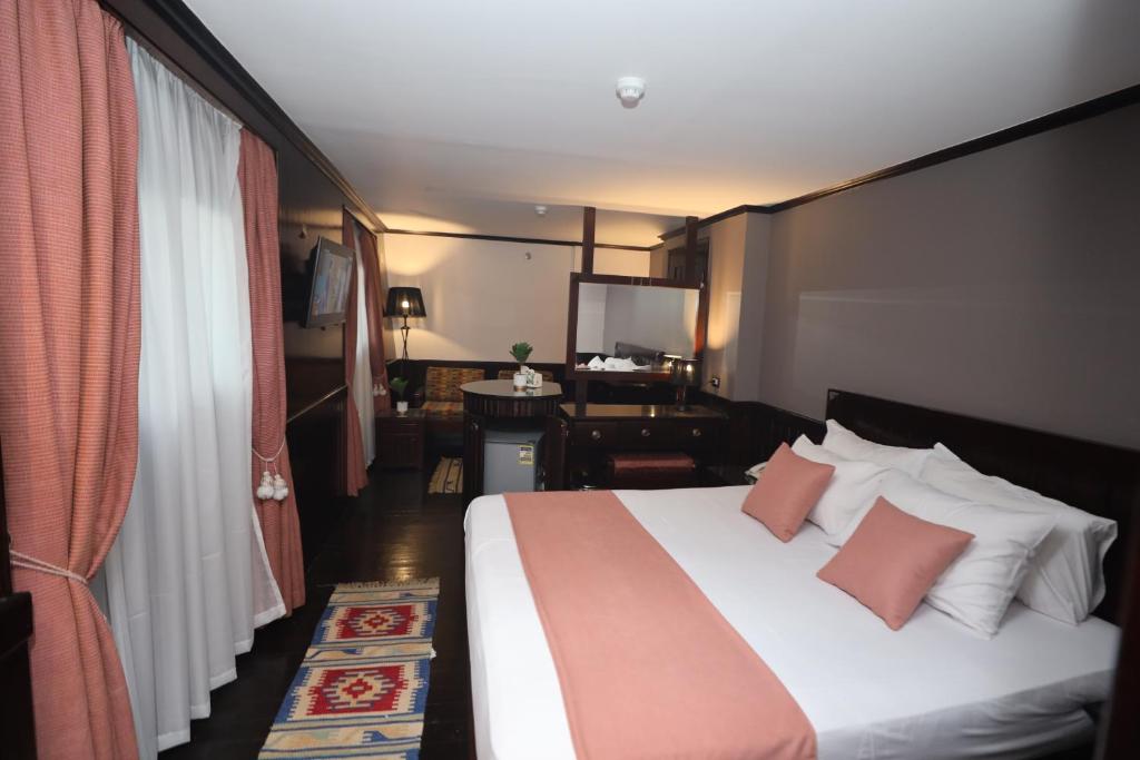 Postel nebo postele na pokoji v ubytování YOU Nile View Hotel