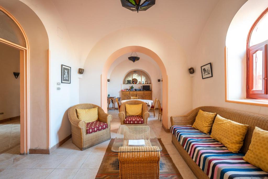 Posezení v ubytování villa al diwan luxor