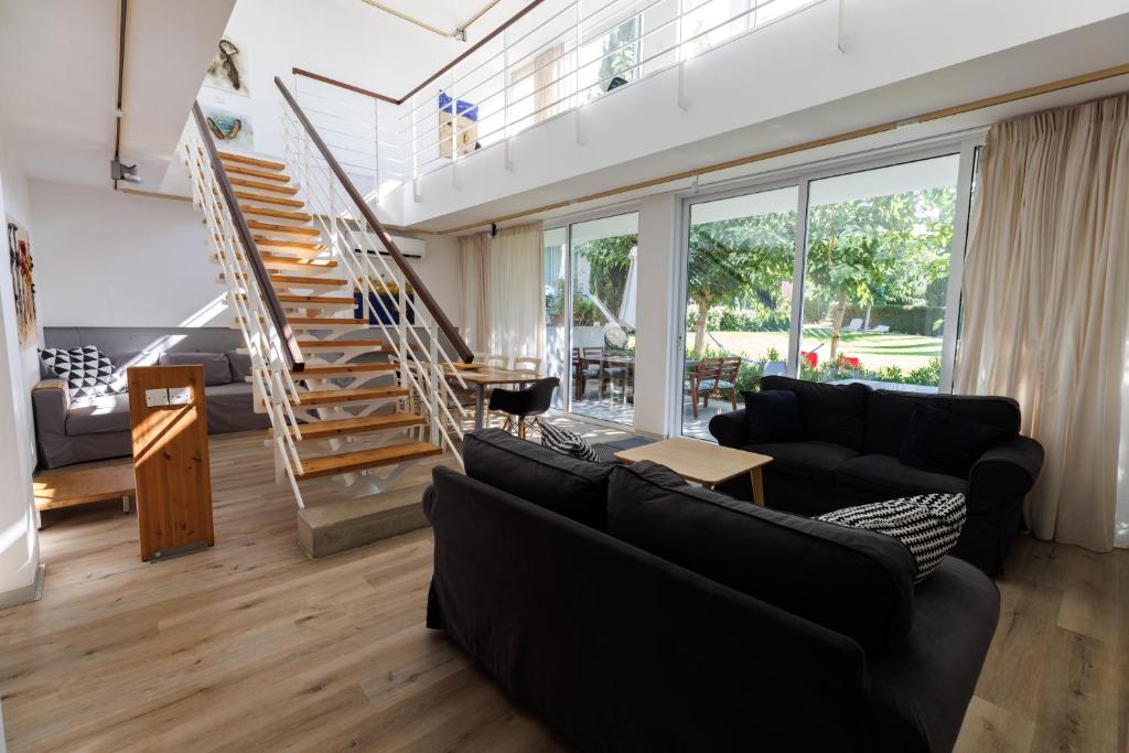 ArtbyPraXis - Three-Bedroom Apartment (6 Adults) - Split Level