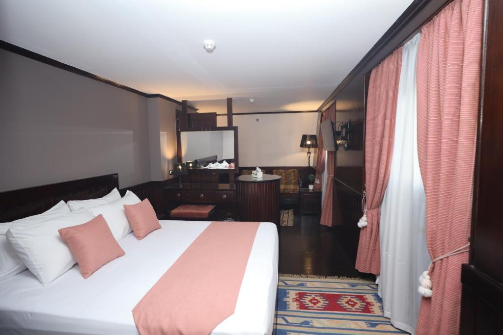 Postel nebo postele na pokoji v ubytování YOU Nile View Hotel