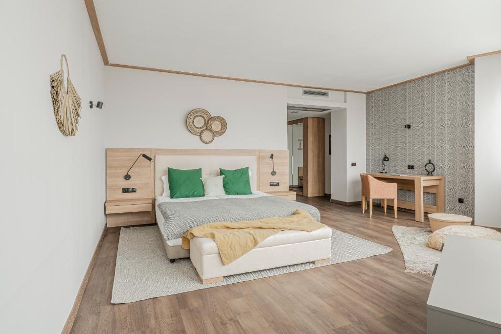 WN LAB Hotel - including breakfast and parking - Deluxe Double Room