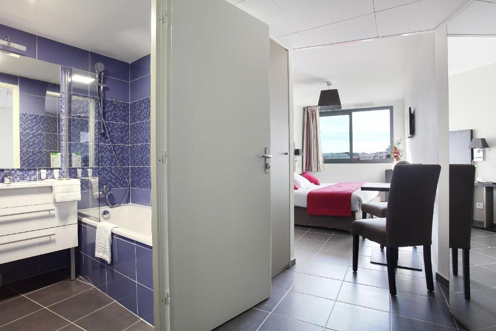 Postel nebo postele na pokoji v ubytování Appart'hôtel Odalys City - Marseille Prado