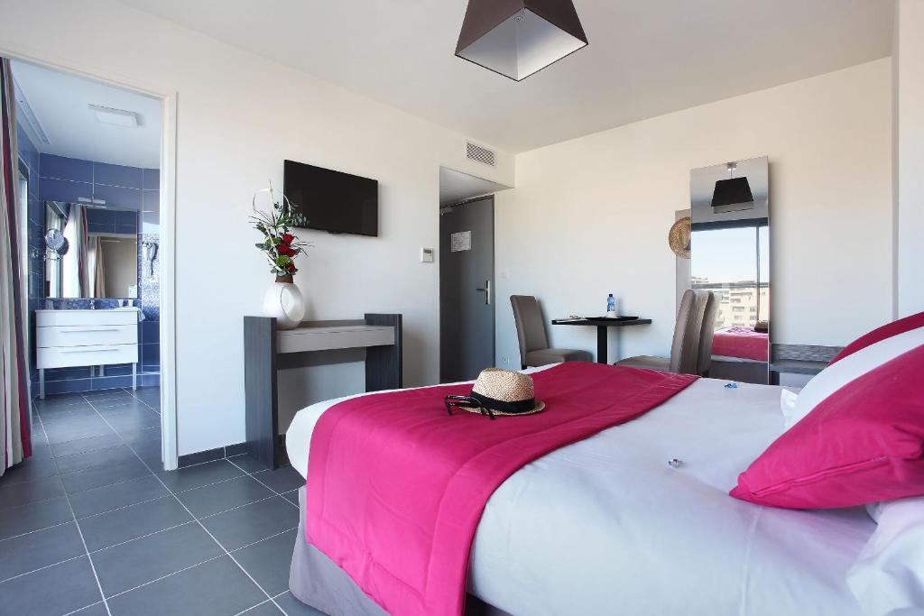 Postel nebo postele na pokoji v ubytování Appart'hôtel Odalys City - Marseille Prado