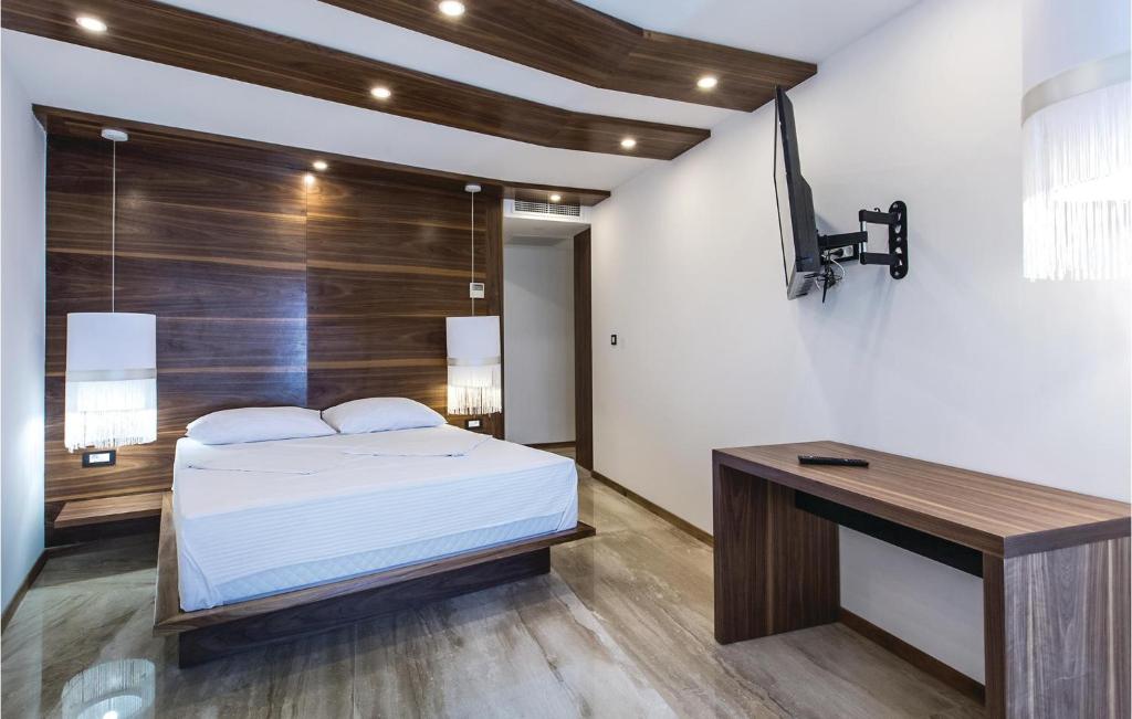 Posteľ alebo postele v izbe v ubytovaní Eight-Bedroom Holiday Home In Podstrana
