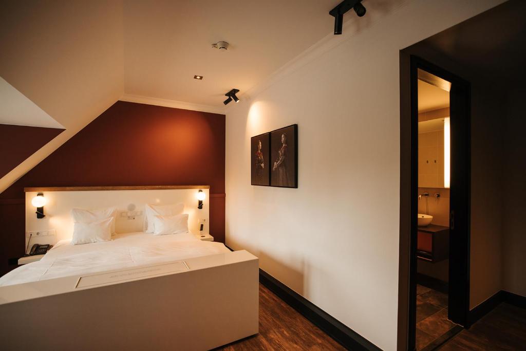 Postel nebo postele na pokoji v ubytování Hotel & Spa Savarin - Rijswijk, The Hague
