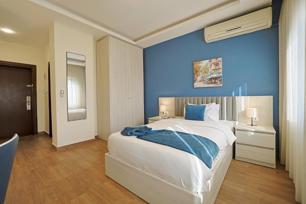 Postel nebo postele na pokoji v ubytování 46 Serviced Apartments