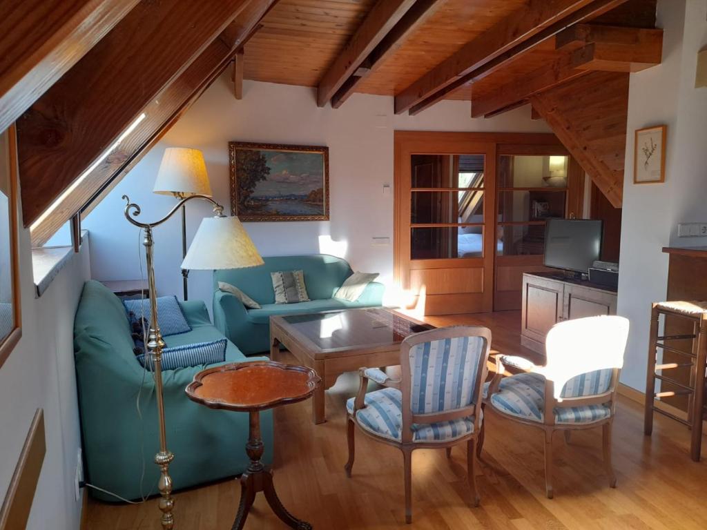 Posedenie v ubytovaní Dúplex con moderna y amplia cocina Erta 6