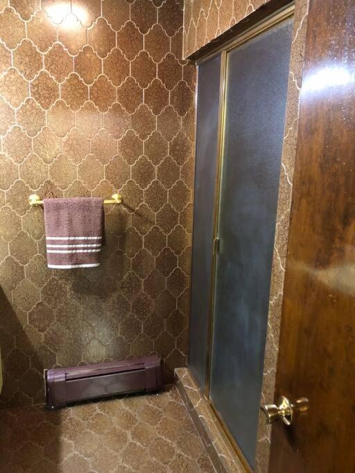 Koupelna v ubytování Hoboken! The Cozy Mandarin! Entire Unit , Castle Point Neighborhood!