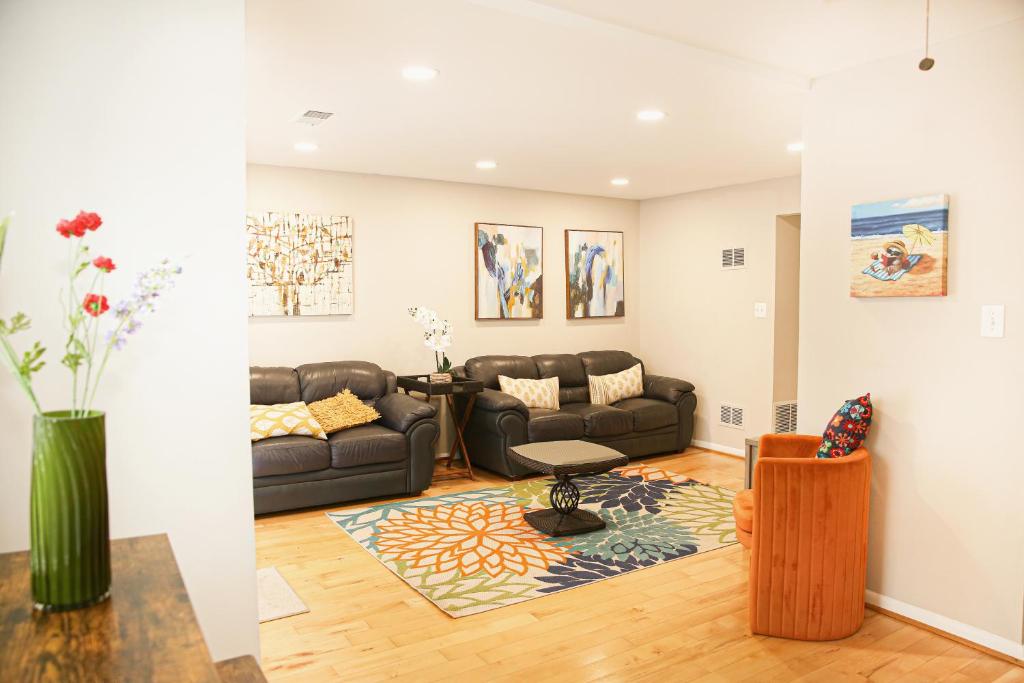 a living room with two couches and a table at Charming 3bd Alexandria House, 11 miles to DC, Nice front view in Alexandria