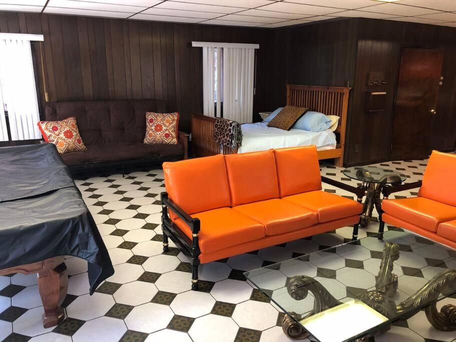 Posezení v ubytování Hoboken! The Cozy Mandarin! Entire Unit , Castle Point Neighborhood!