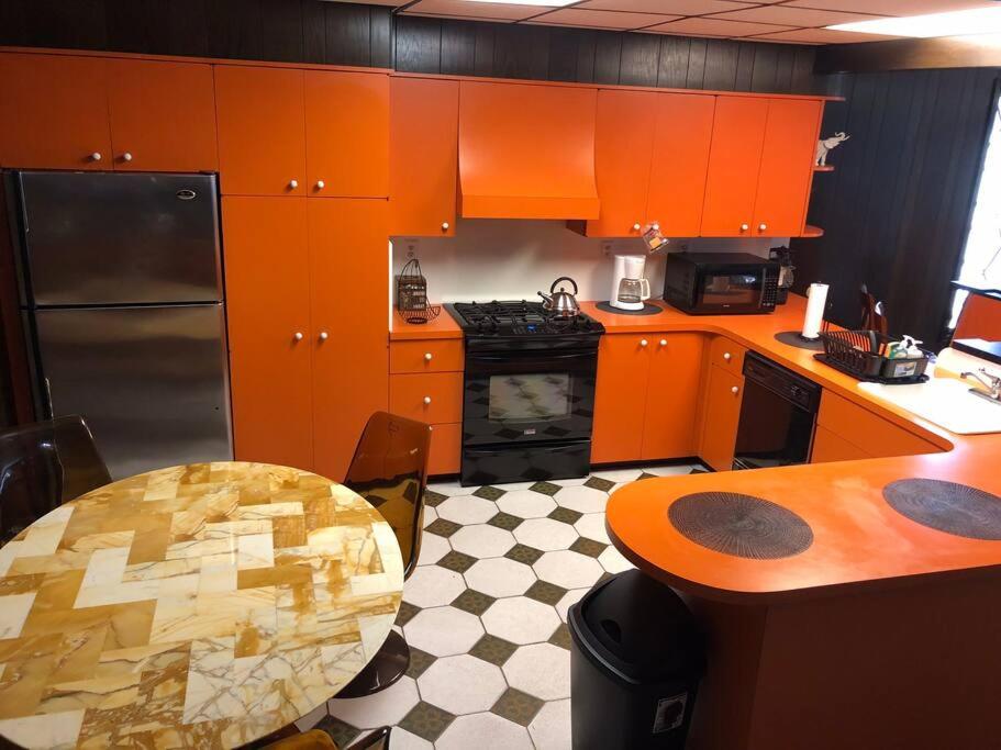 Kuchyň nebo kuchyňský kout v ubytování Hoboken! The Cozy Mandarin! Entire Unit , Castle Point Neighborhood!