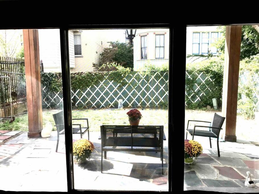 Balkón nebo terasa v ubytování Hoboken! The Cozy Mandarin! Entire Unit , Castle Point Neighborhood!