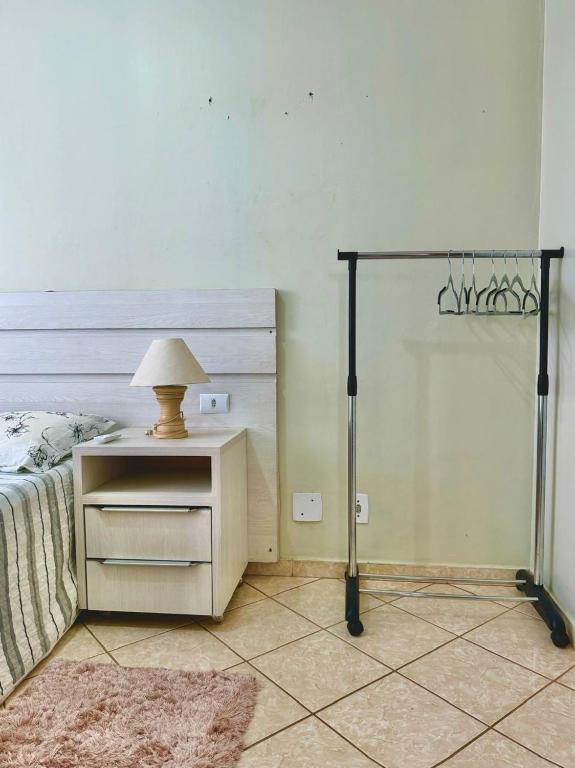 Postel nebo postele na pokoji v ubytování Quarto em apto compartilhado com anfitrião