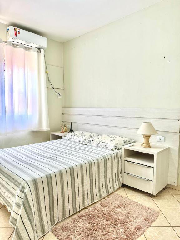 Postel nebo postele na pokoji v ubytování Quarto em apto compartilhado com anfitrião